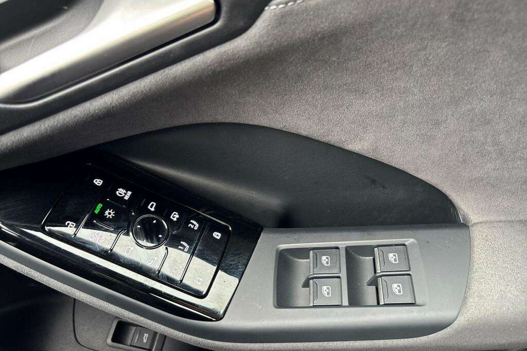 Audi Q6 E-Tron Sport Black #14