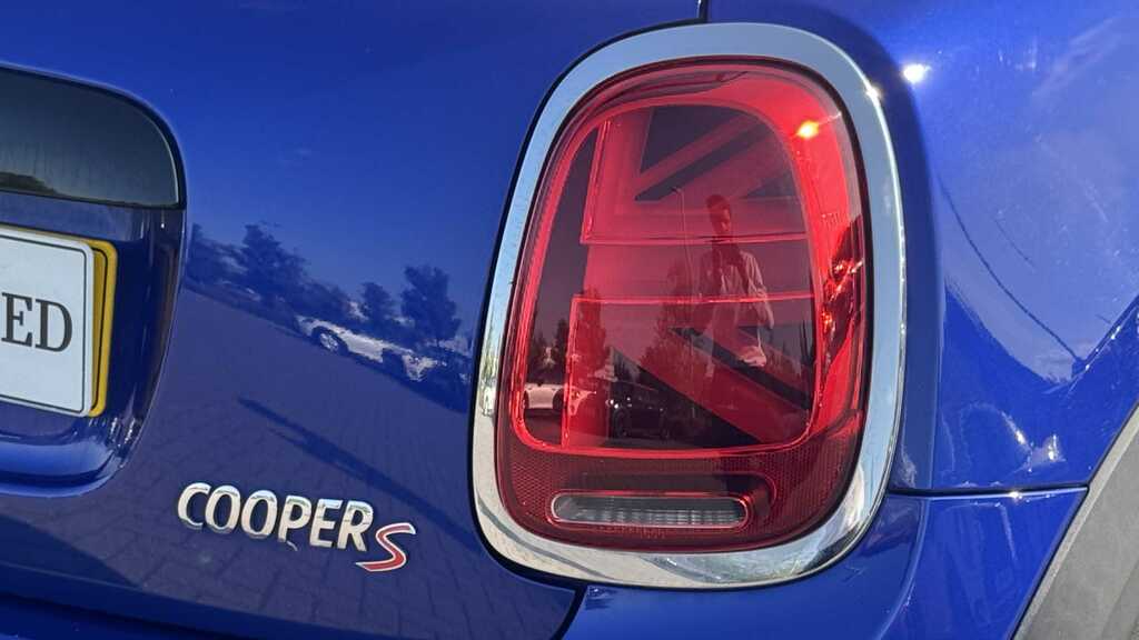 Mini Hatch 1.5 Cooper Sport II Comfortnav Pack Red #18