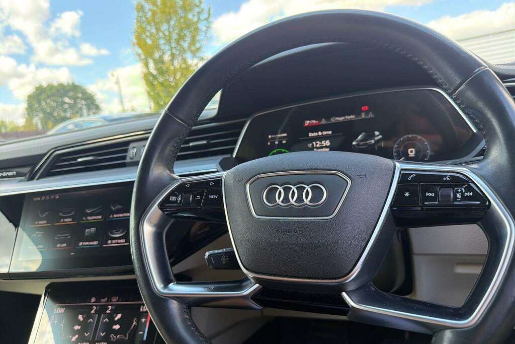 Audi E-tron 55 Quattro 95Kwh Blue #32