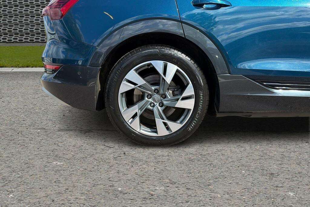Audi E-tron 300Kw 55 Quattro 95Kwh 2019 Blue #5