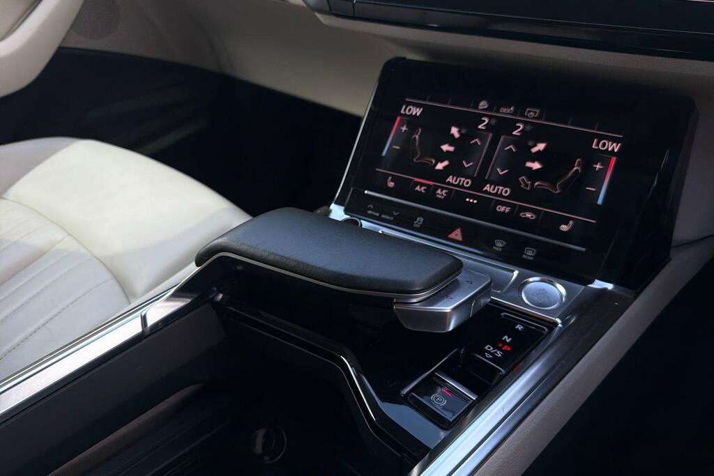 Audi E-tron 55 Quattro 95Kwh Blue #15