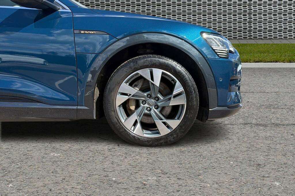 Audi E-tron 55 Quattro 95Kwh Blue #11