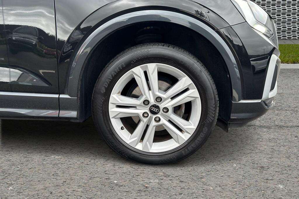 Audi Q2 30 Tfsi Sport 2022 Black #5