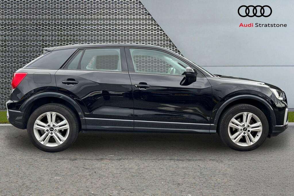 Audi Q2 30 Tfsi Sport 2023 Black #4