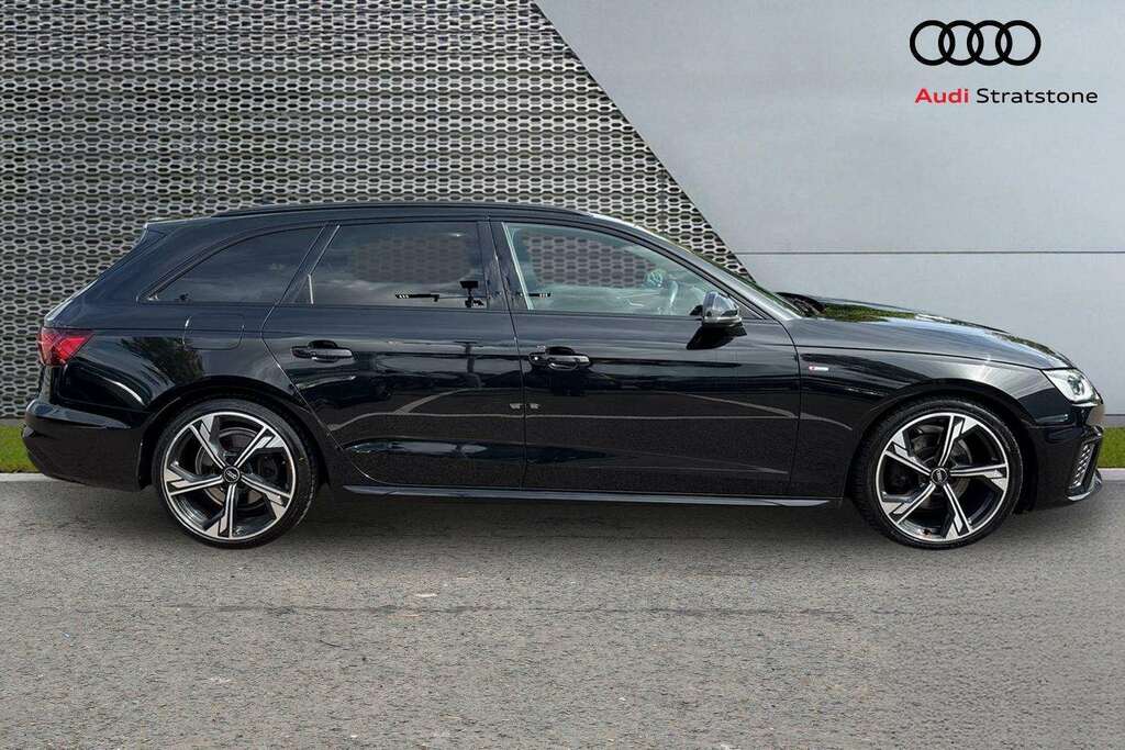 Audi A4 35 Tdi Black Edition S Tronic 2022 FD22UCM Black #4