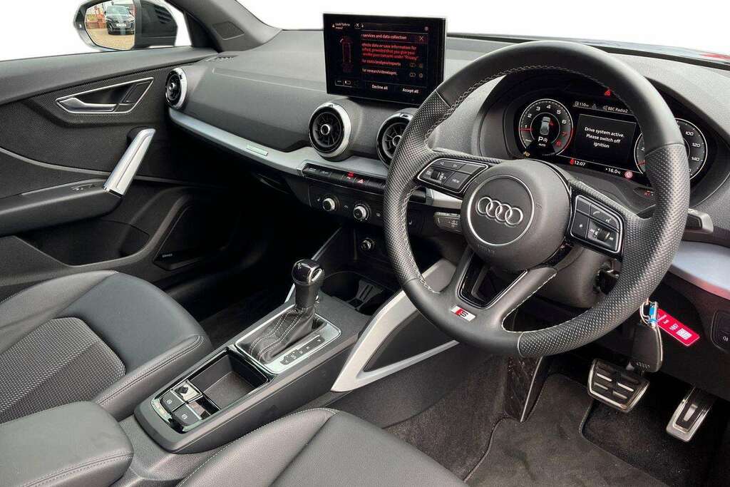Audi Q2 35 Tfsi S Line S Tronic 2025 Black #6