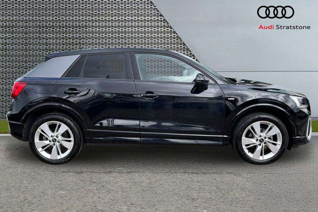 Audi Q2 35 Tfsi S Line S Tronic 2025 Black #4