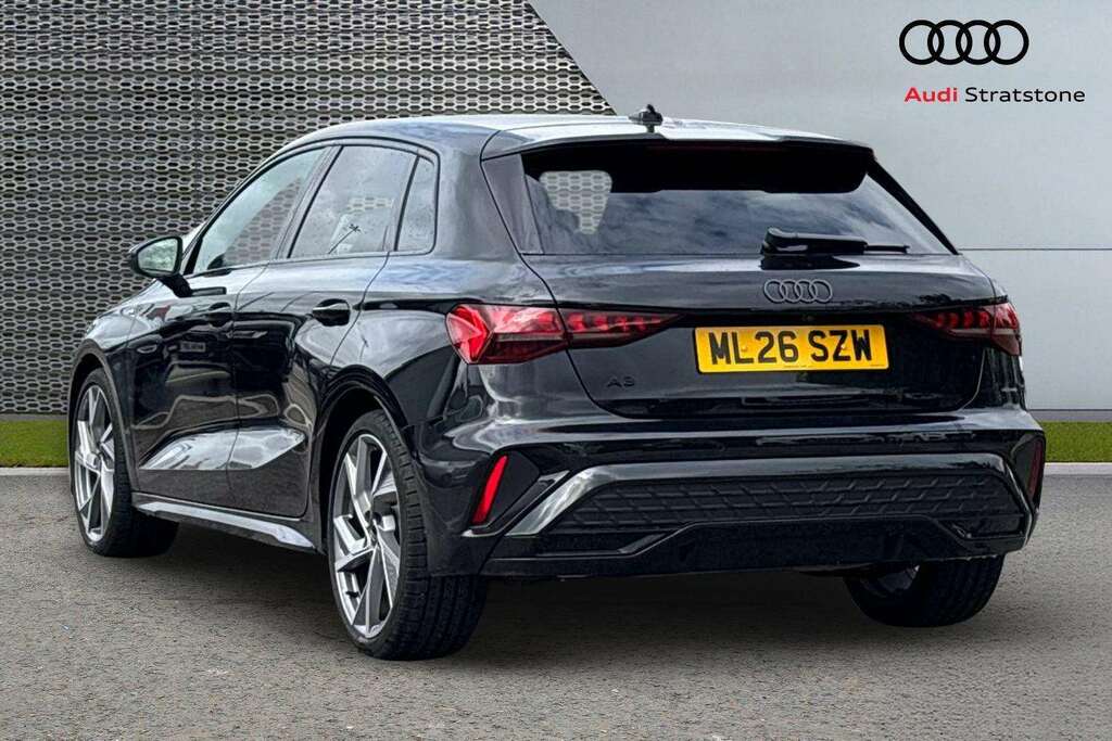 Audi A3 1.5 Tfsi E 204 Black Ed S Tronic Tech Pack Green #3