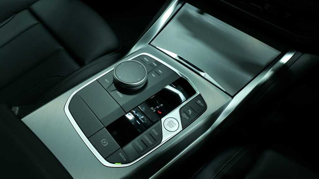 BMW 2 Series 220 M Sport Step Black #10
