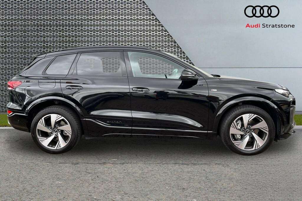 Audi Q6 E-Tron 185Kw 83Kwh S Line 2025 Black #4
