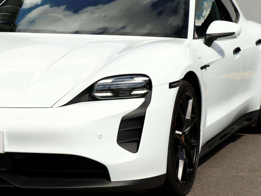 Porsche Taycan Performance Plus 93.4Kwh  #32