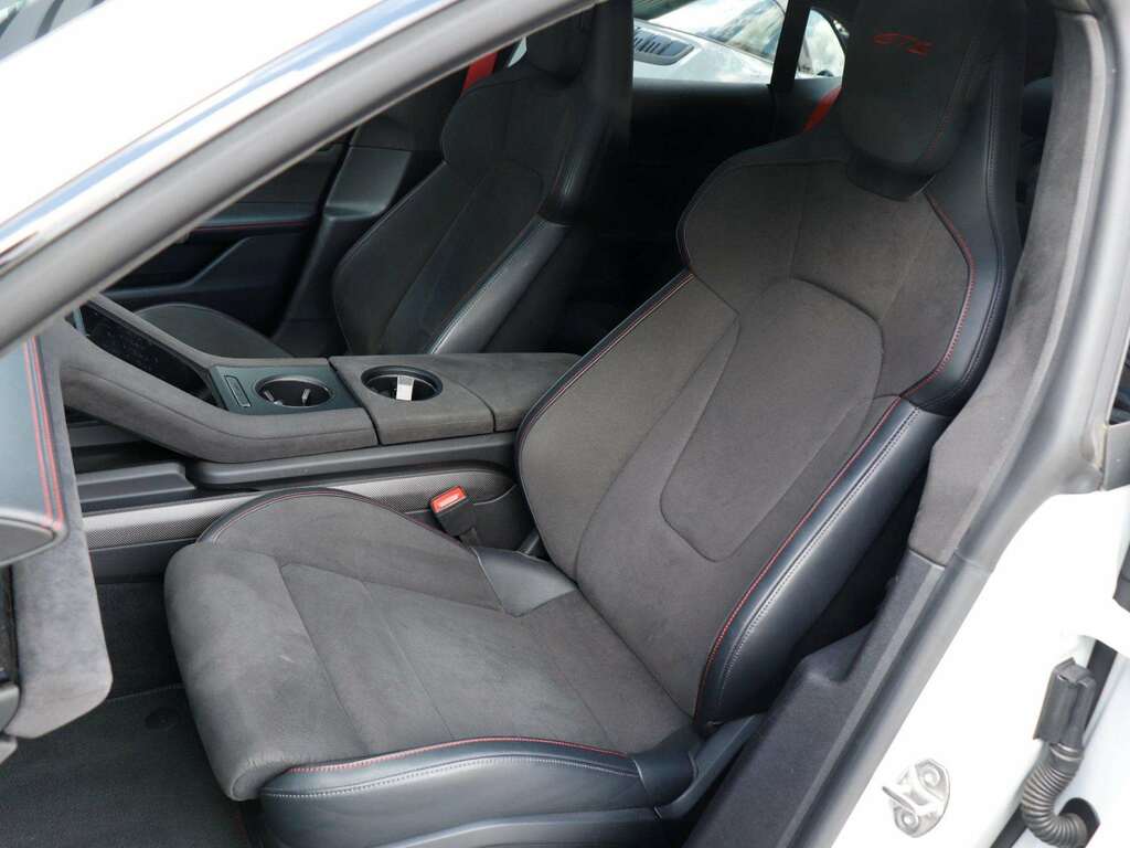 Porsche Taycan Performance Plus 93.4Kwh  #25