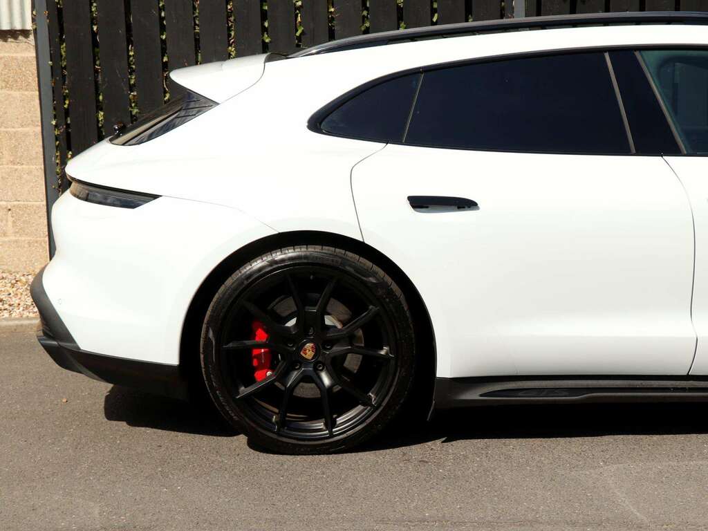 Porsche Taycan Performance Plus 93.4Kwh  #28