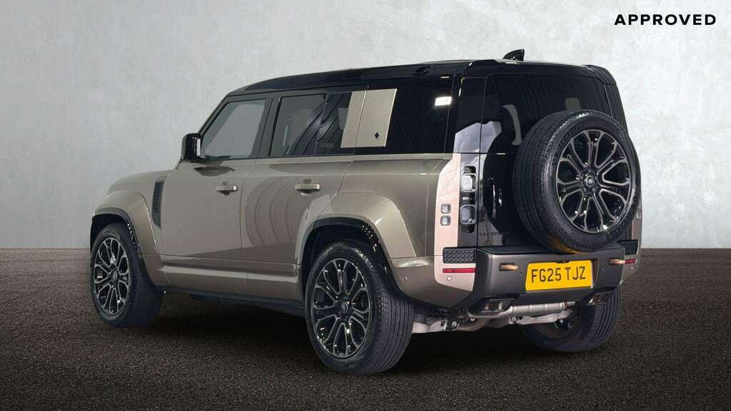 Land Rover Defender 110 4.4 P635 Octa 110 2025 #2
