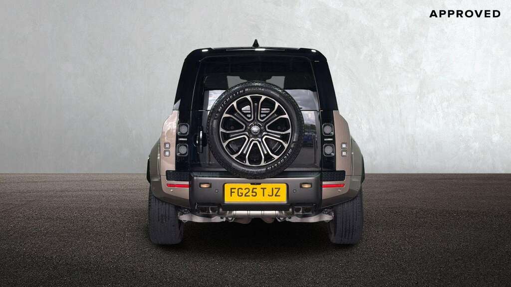 Land Rover Defender 110 4.4 P635 Octa 110 2025 #6