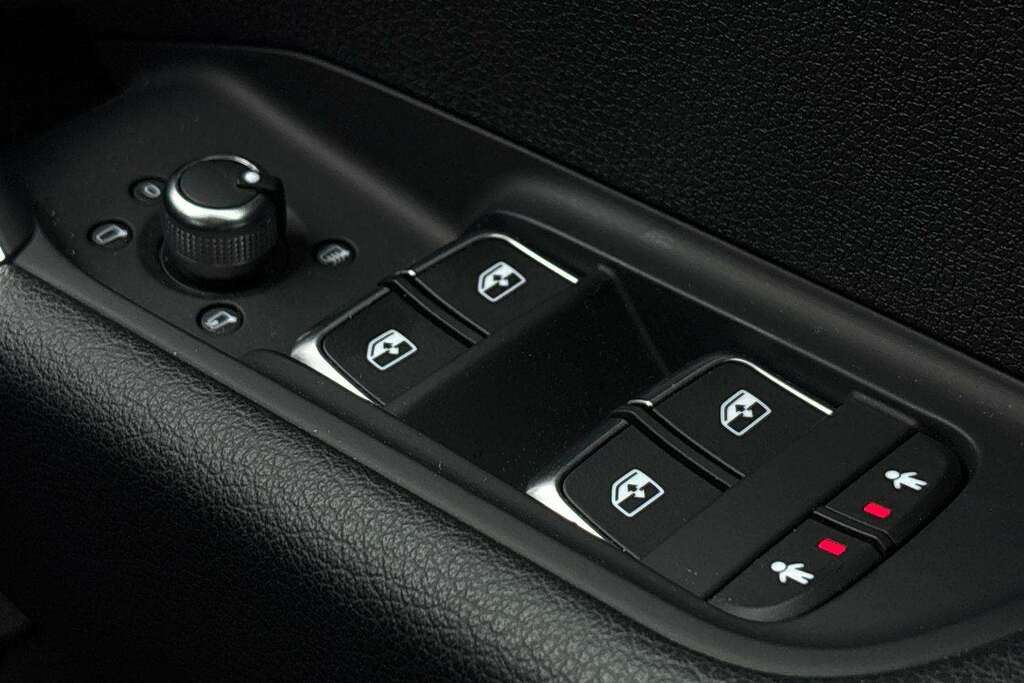 Audi Q2 30 Tfsi Black Edition Black #14
