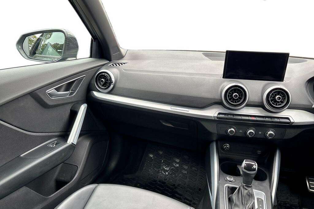 Audi Q2 1L Sport Grey #19