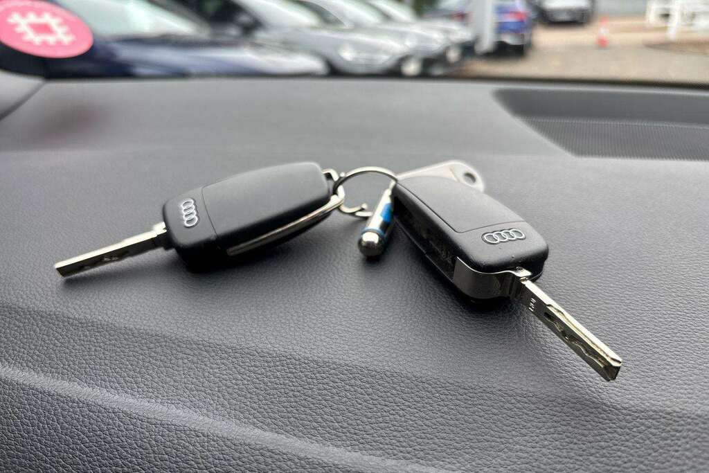 Audi Q2 1L Sport Grey #25