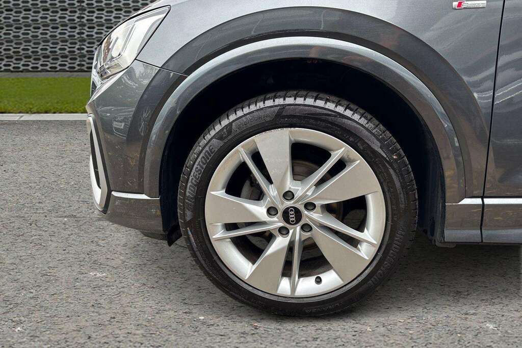 Audi Q2 1L Sport Grey #11