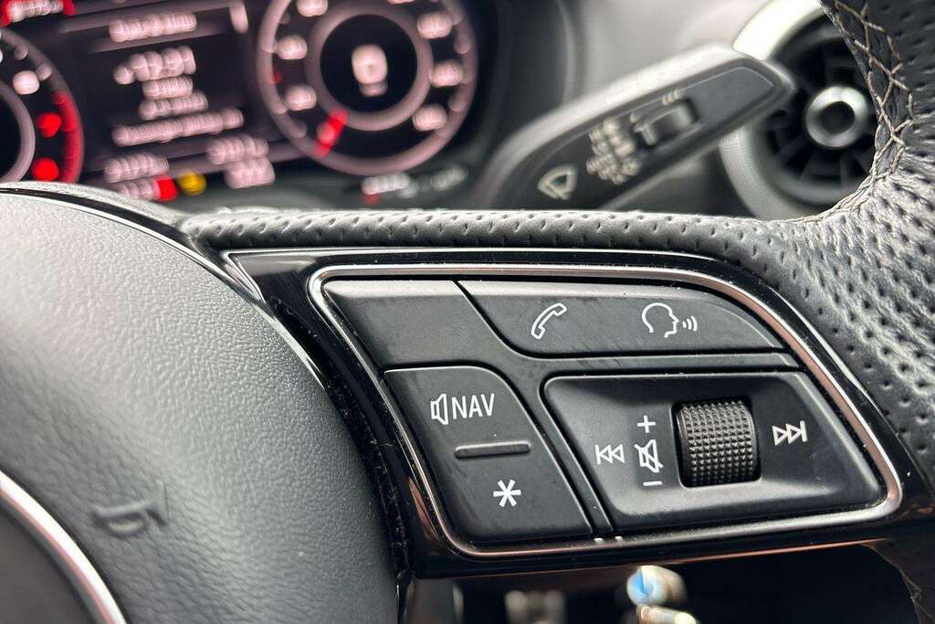 Audi Q2 1L Sport Grey #17