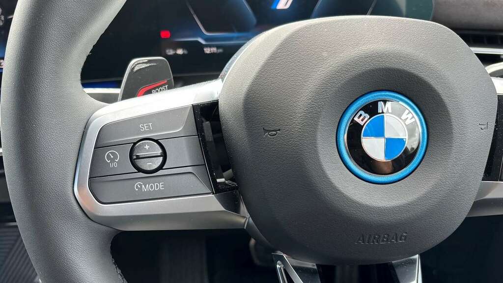 BMW iX2 150Kw Edrive20 Shadow Edition 65Kwh Black #21
