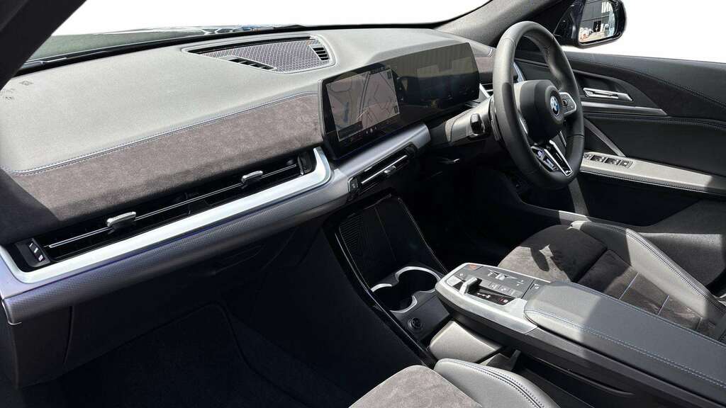 BMW iX2 150Kw Edrive20 Shadow Edition 65Kwh Black #8