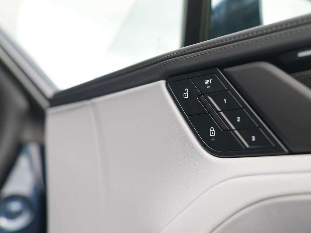 Porsche Cayenne E-hybrid Black Edition Tiptronic S Black #24