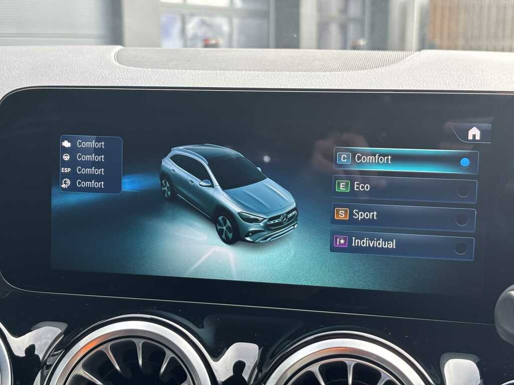Mercedes-Benz GLA Class Amg Line White #39