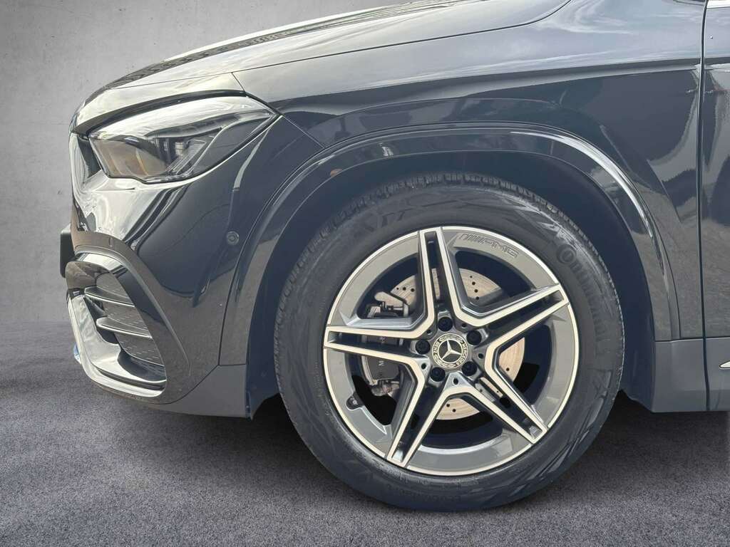 Mercedes-Benz GLA Class 200 Amg Line Executive 2024 Black #4