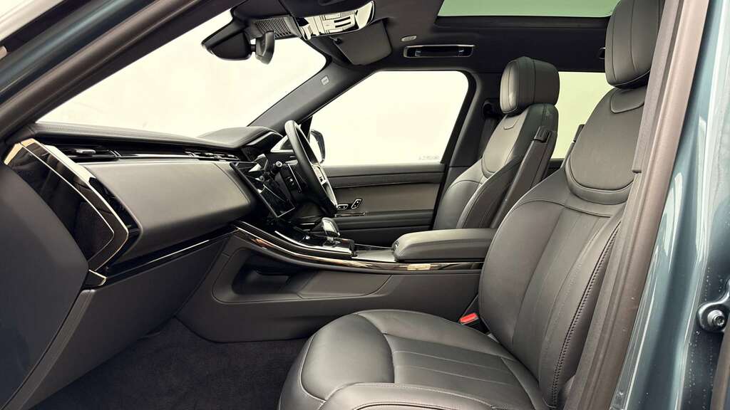 Land Rover Range Rover Sport 3.0 P460e Dynamic Se 2025 Green #3