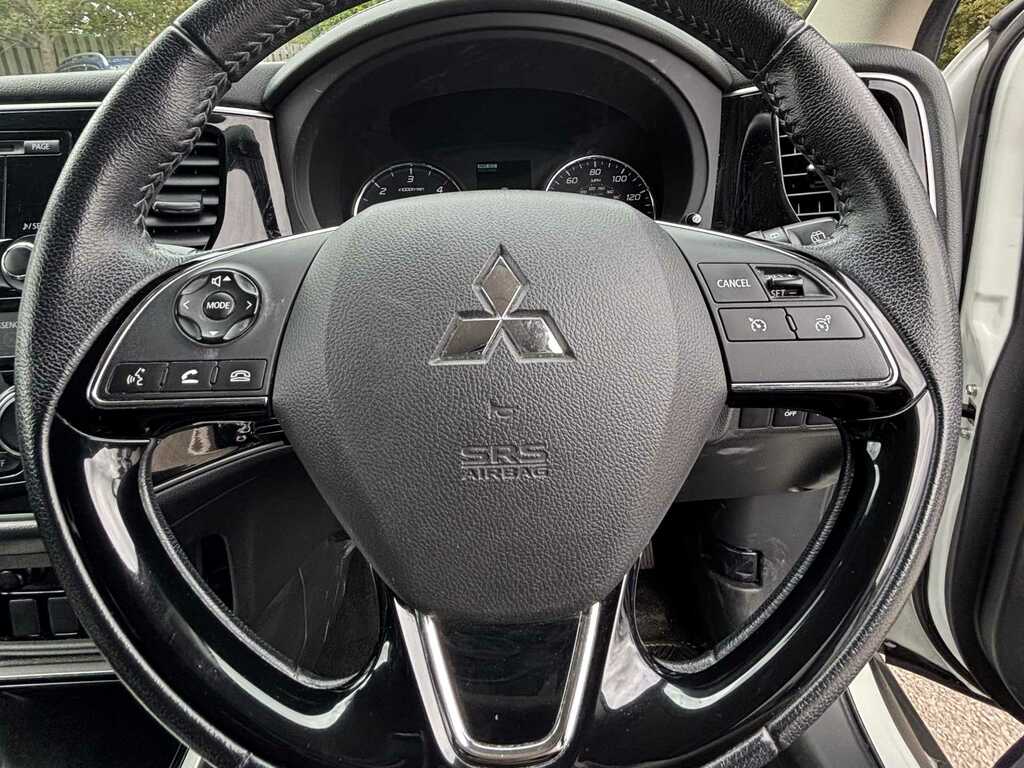 Mitsubishi Outlander 4H Phev Cvt Red #30