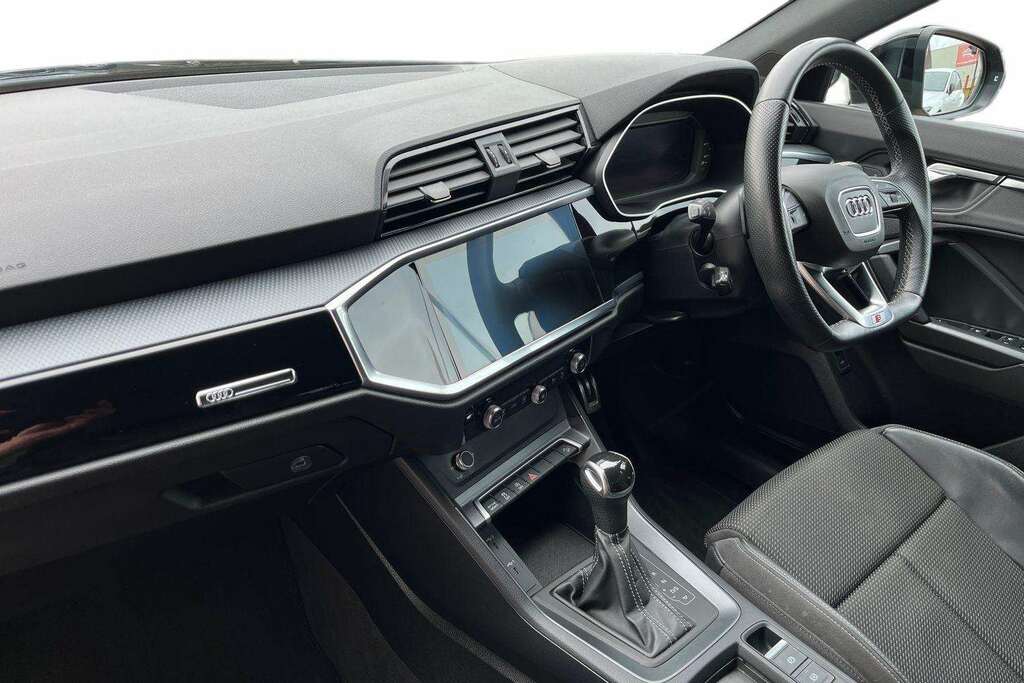 Audi Q3 35 Tfsi Black Edition S Tronic 2021 Black #2