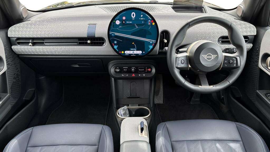 Mini Hatch 1.5 C Exclusive 2026 Black #5