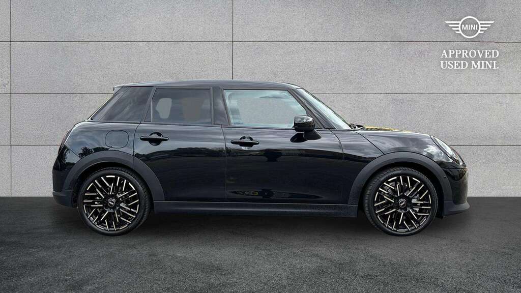 Mini Hatch 1.5 C Exclusive 2026 Black #3