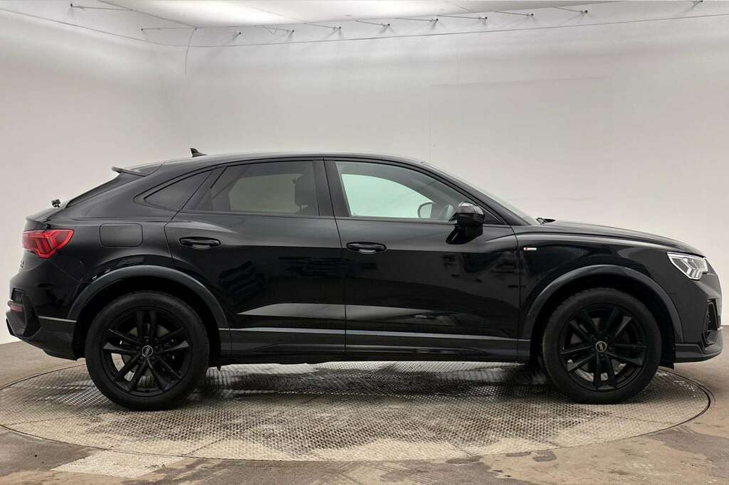 Audi Q3 40 Tfsi Quattro Black Edition S Tronic 2022 Black #4