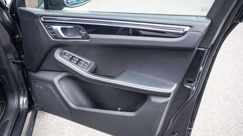Porsche Macan Suv Pdk Black #26