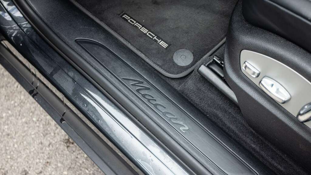 Porsche Macan Suv Pdk Black #34