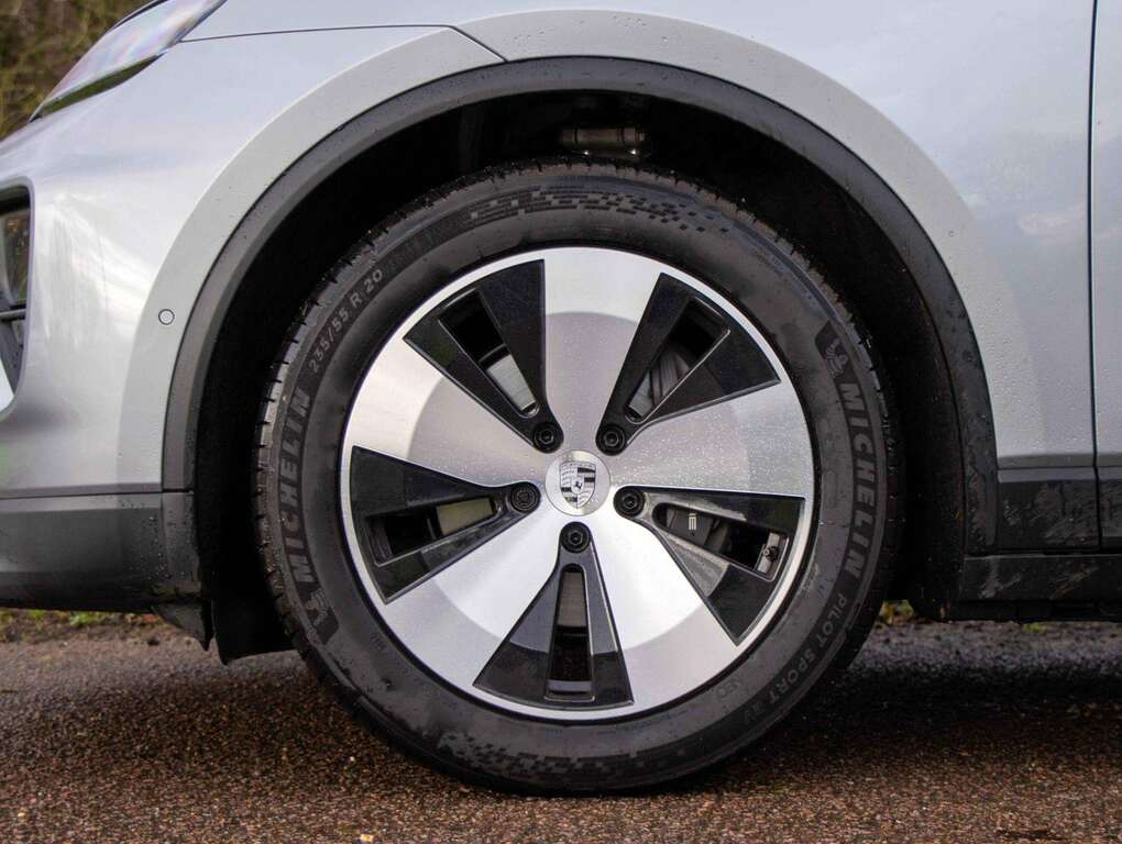 Porsche Macan Electric 2025 Silver #4