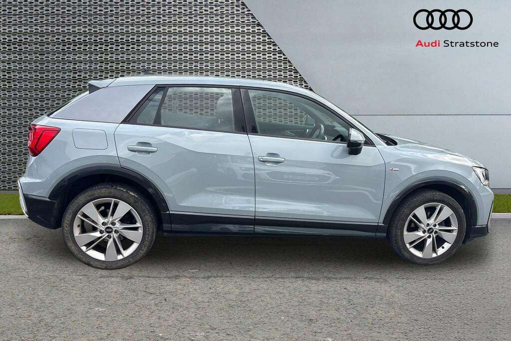 Audi Q2 35 Tfsi S Line S Tronic 2023 Grey #4