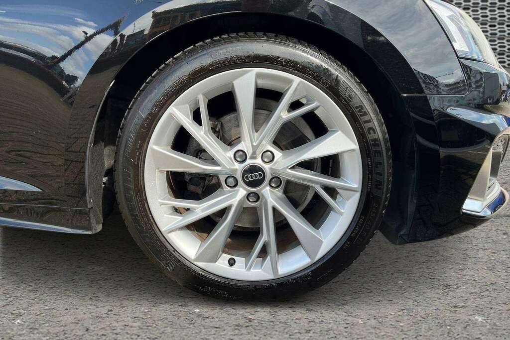 Audi A5 35 Tfsi Sport S Tronic 2024 Black #5
