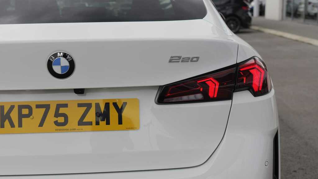 BMW 2 Series 220I Mht Luxury Dct White #10
