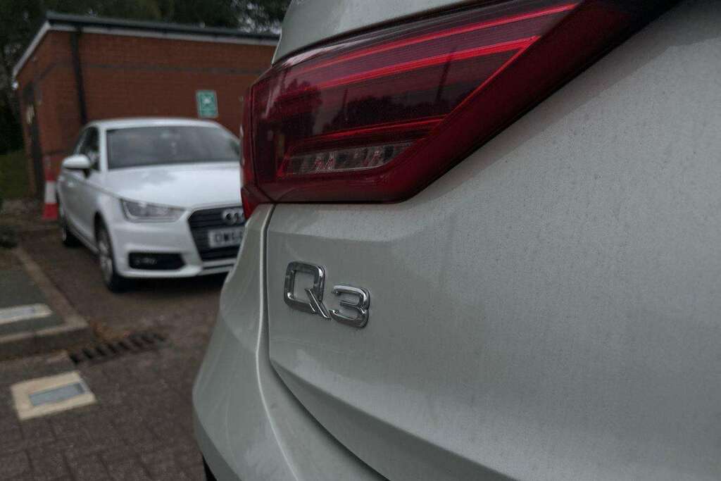 Audi Q3 1.5 Tfsi Cod 35 Black Edition Sportback White #12