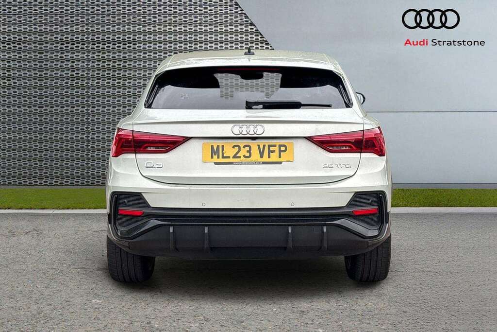 Audi Q3 1.5 Tfsi Cod 35 Black Edition Sportback White #7
