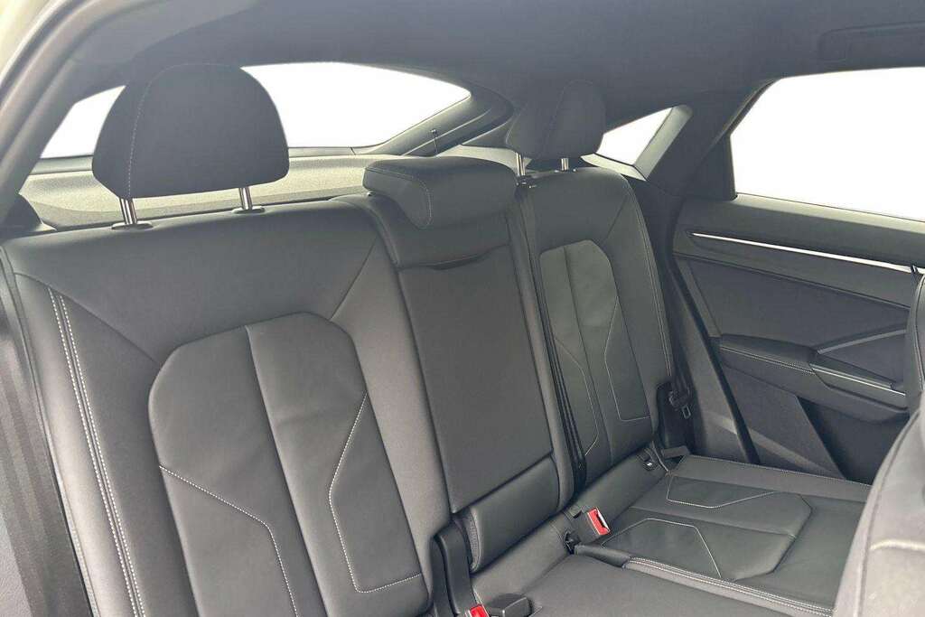 Audi Q3 1.5 Tfsi Cod 35 Black Edition Sportback White #22