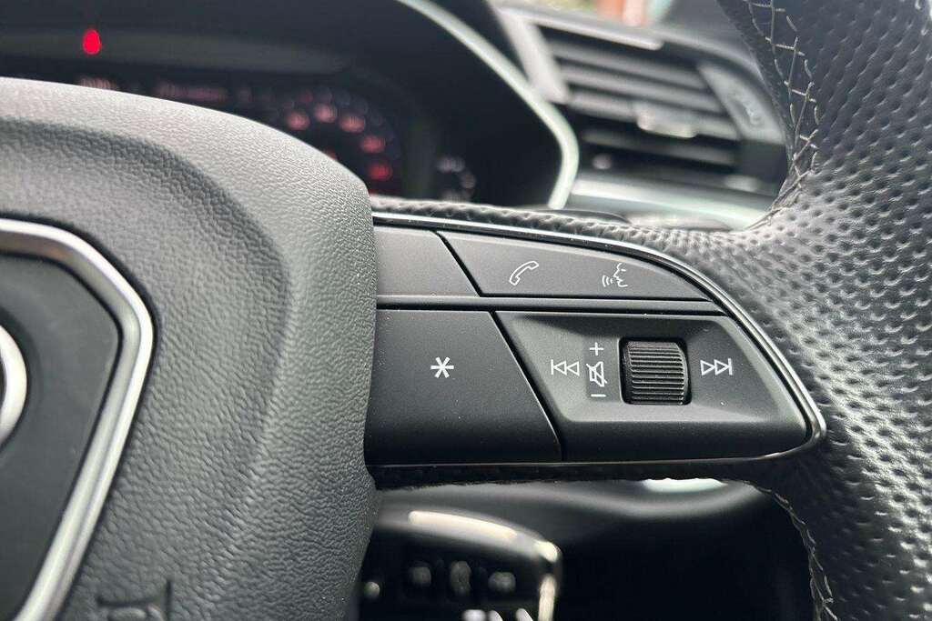 Audi Q3 1.5 Tfsi Cod 35 Black Edition Sportback White #17