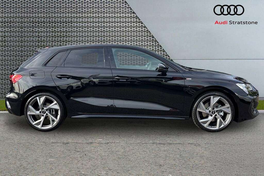 Audi A3 1.5 Tfsi 150 Black Edition S Tronic 2026 Black #4