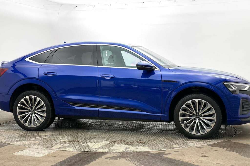 Audi Q8 e tron 300Kw 55 Quattro 114Kwh S Line 2023 Blue #4