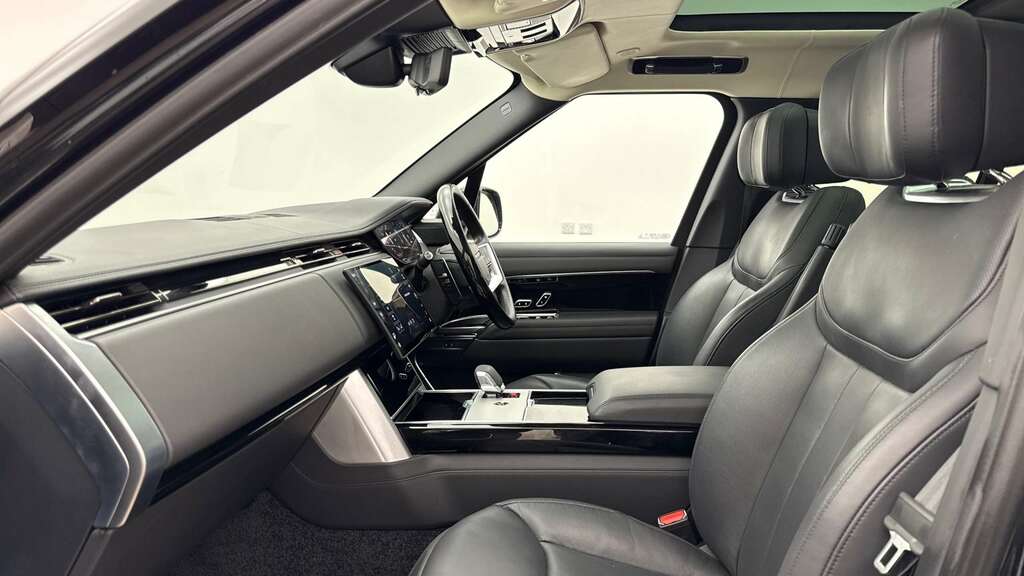 Land Rover Range Rover 3.0 P460e 2024 Black #3