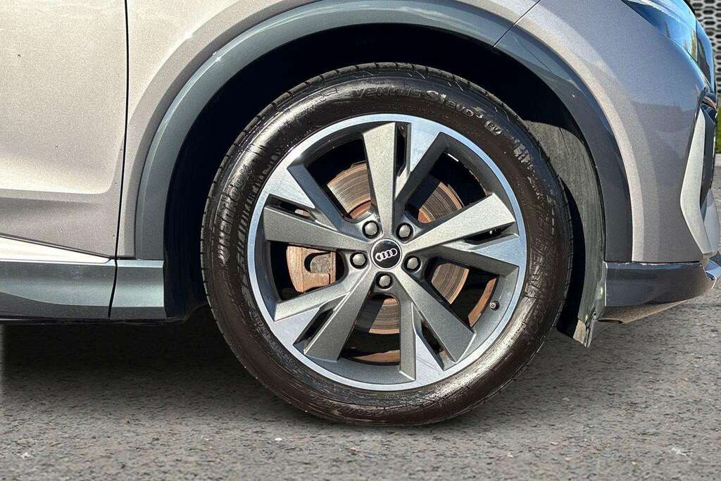 Audi Q4 E Tron 150Kw 40 82.77Kwh Launch Edition 2021 Grey #5