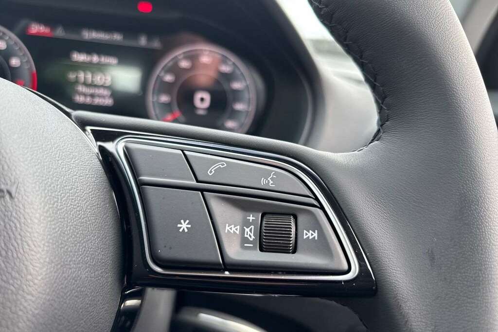 Audi Q2 35 Tfsi Black Edition S Tronic Black #17